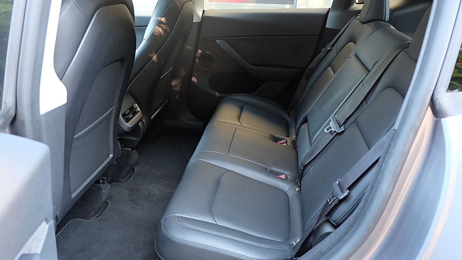 Tesla Model Y Long Range RWD,  Model 2024, Glasdach