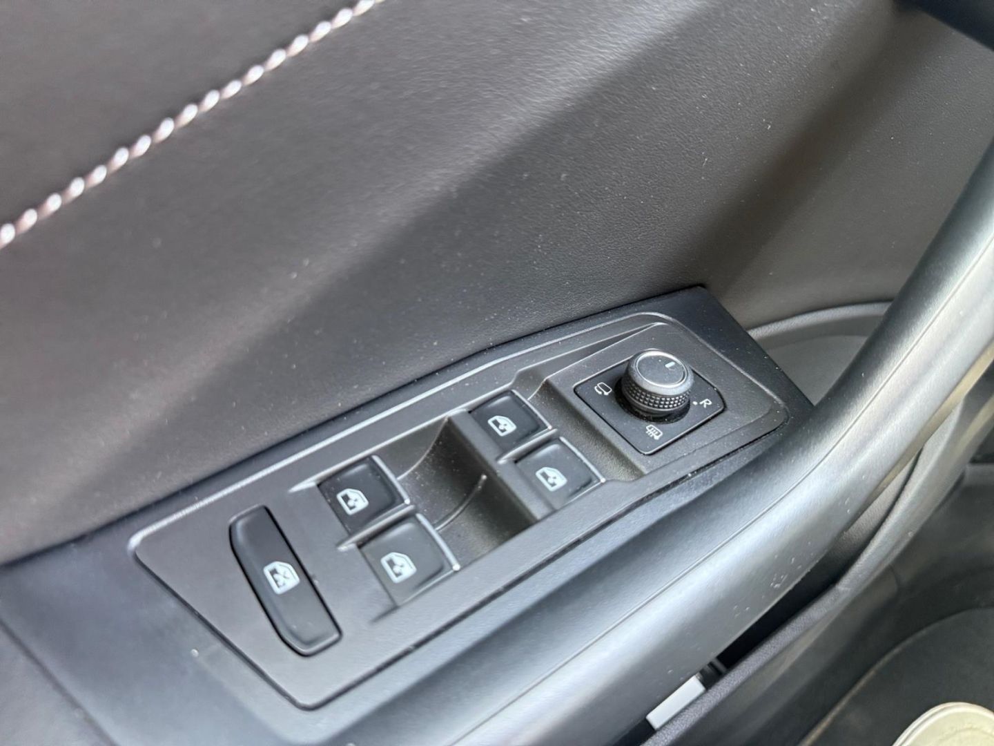 Volkswagen T-Roc R-Line 4motion 2.0 TSI - Samsaru's Car Outlet