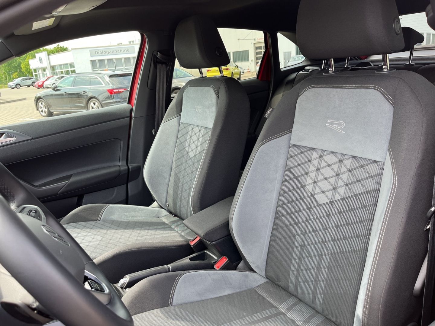 Volkswagen Taigo 1.5 TSI DSG R-Line - Samsaru's Car Outlet