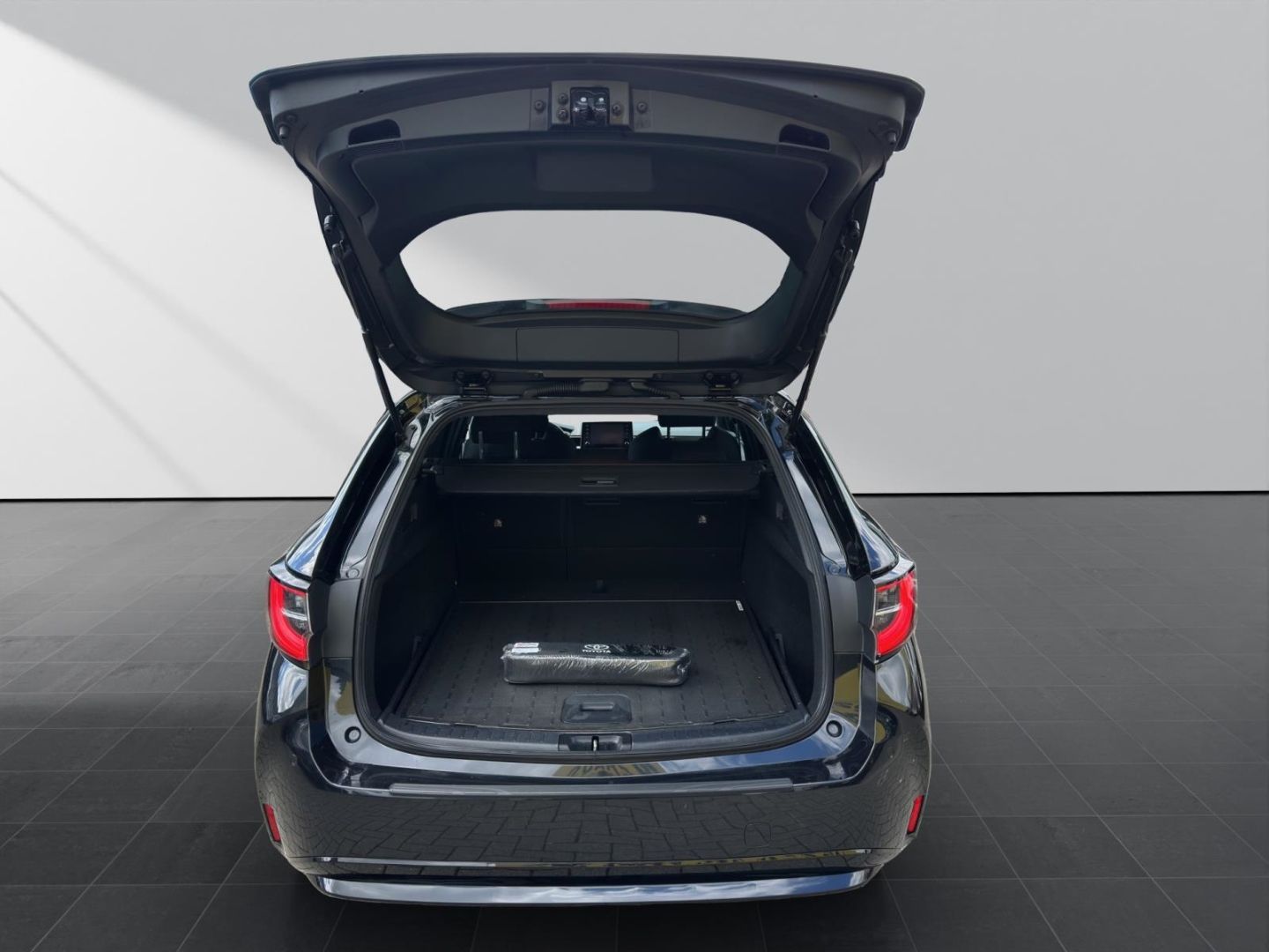 Toyota Corolla 1.8 TS Hybrid - Samsaru's Car Outlet
