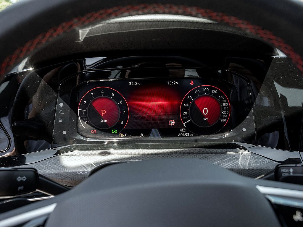 Volkswagen Golf VIII GTI DSG PANO HUD MATRIX H/K DCC ACC