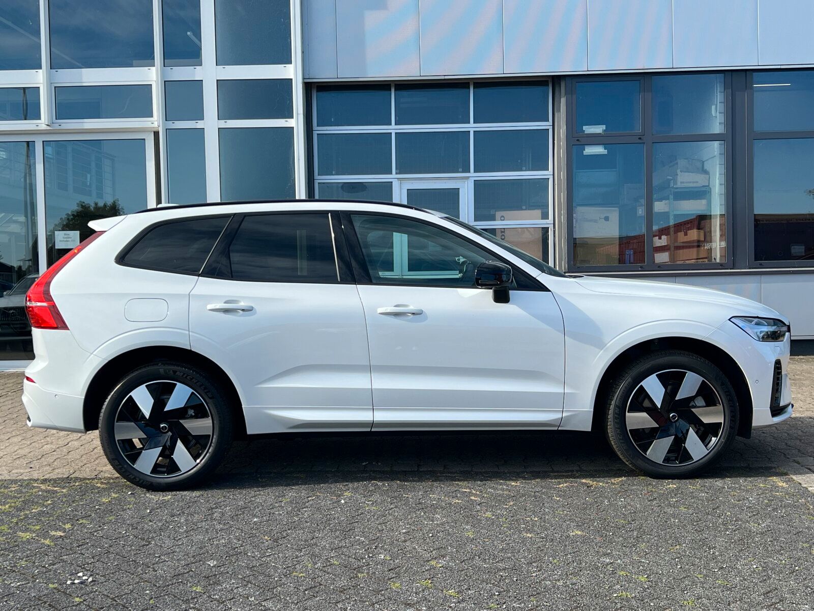 Volvo XC60 T6 Plus Dark AHK|PANO|20"|LEDER|FLED|