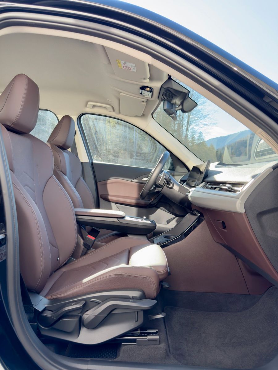 BMW X1 xDrive23i - Samsaru's Car Outlet
