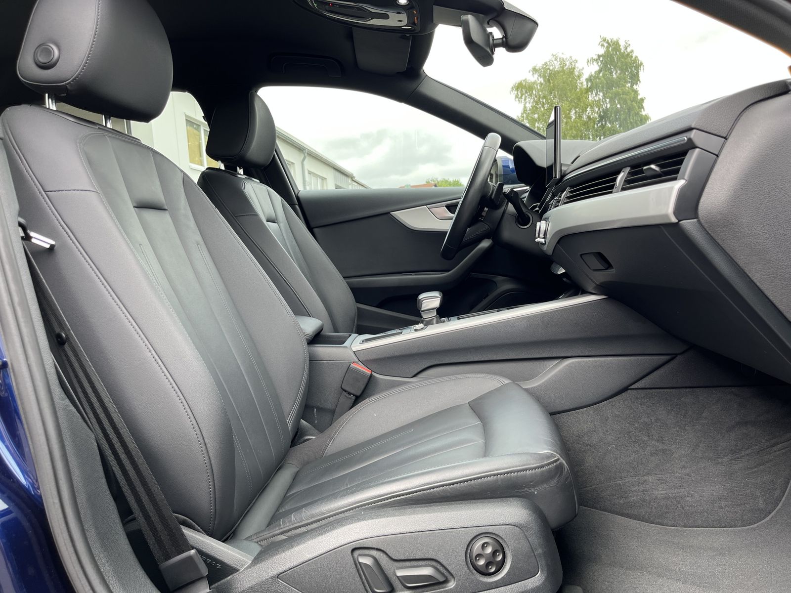 Audi A4 Avant 40 2.0 TDI S-Line - Samsaru's Car Outlet
