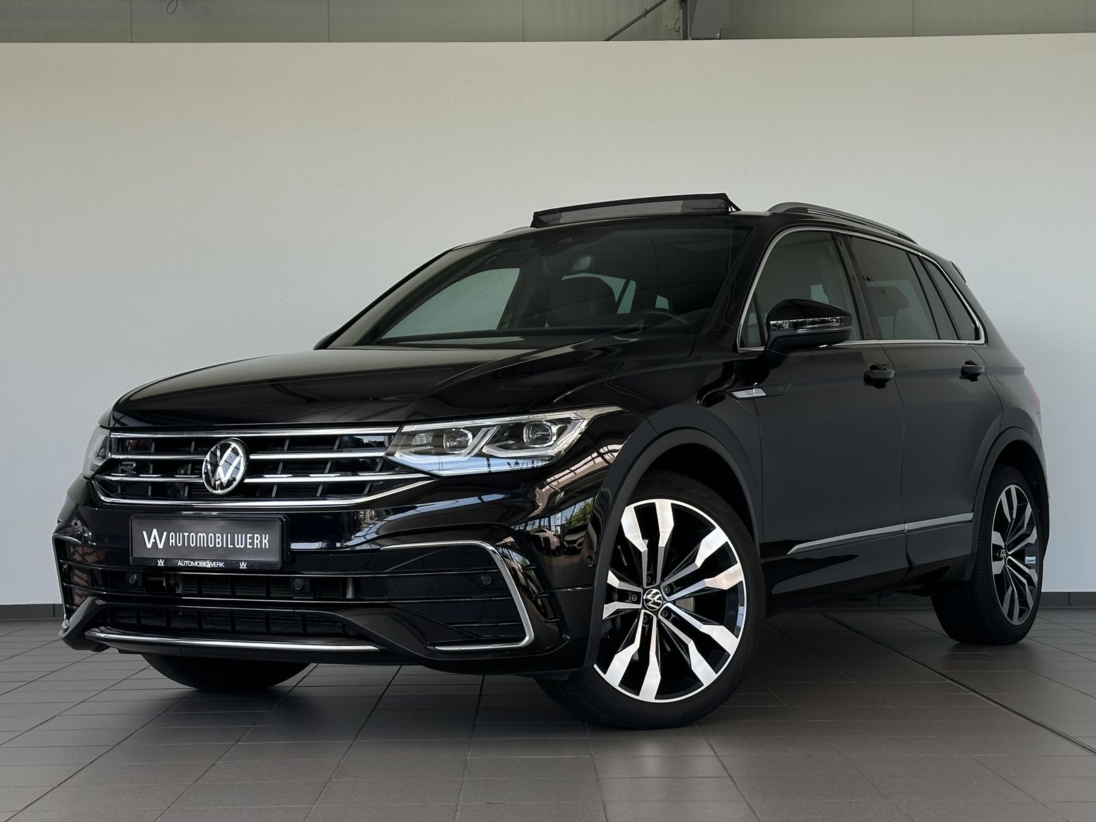 Volkswagen Tiguan R-Line 4M - Samsaru's Car Outlet