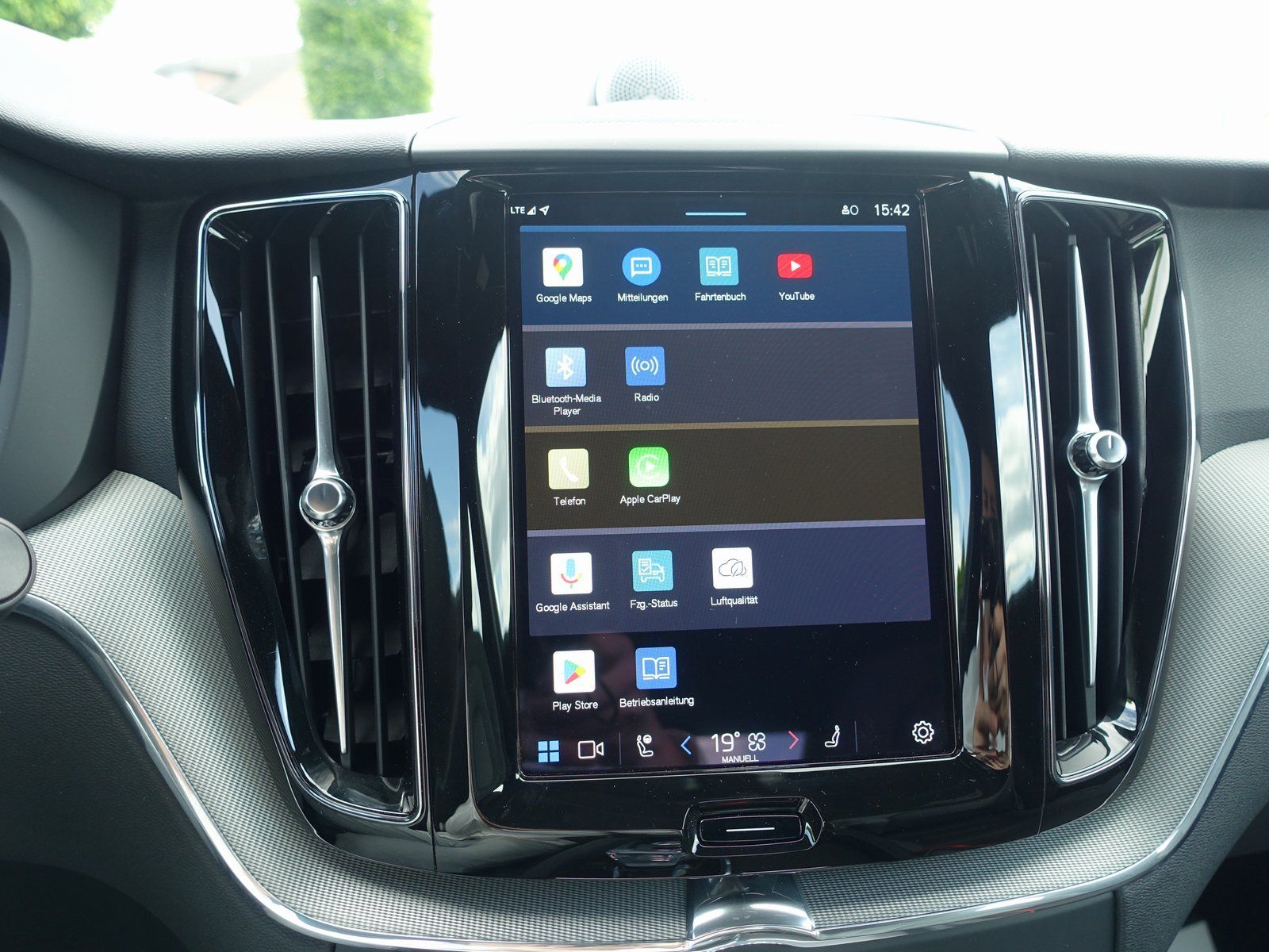 Volvo XC60 Black Edition Plus T6 AWD - Samsaru's Car Outlet