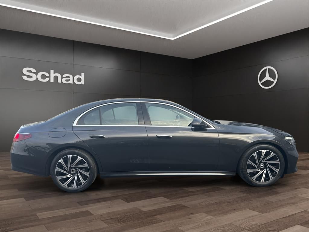 Mercedes-Benz E 200 - Samsaru's Car Outlet
