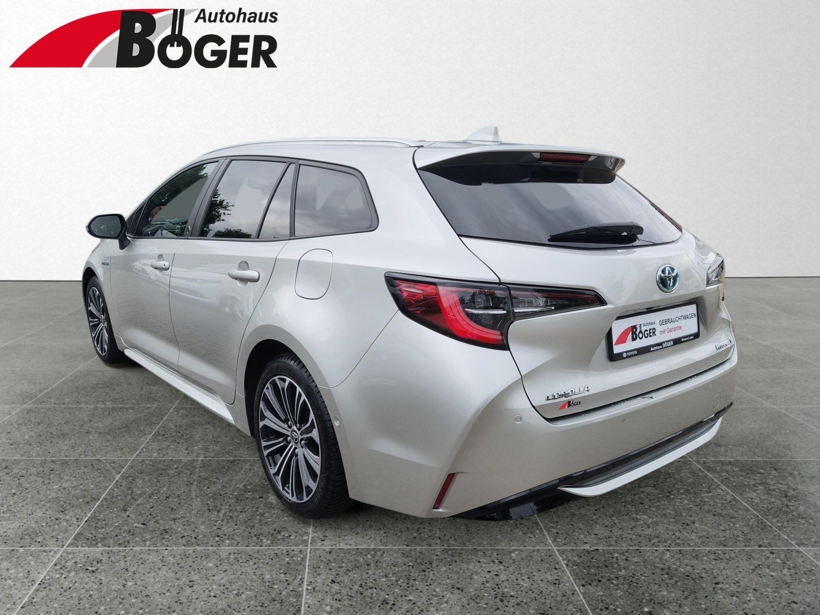 Toyota Corolla Touring Sports 2.0 Hybrid Team D *Allwet - Samsaru's Car Outlet