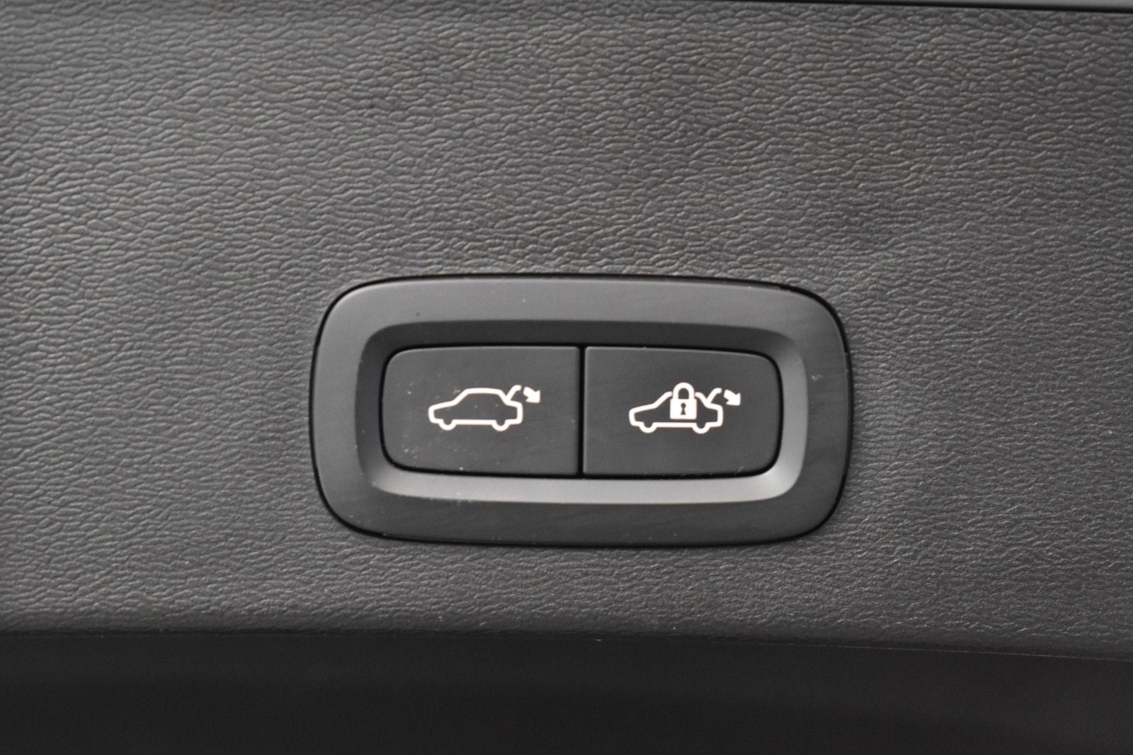 Volvo XC40 Plus Dark *AHK*HARMAN&KARDON*LED*SHZ*LEDER*