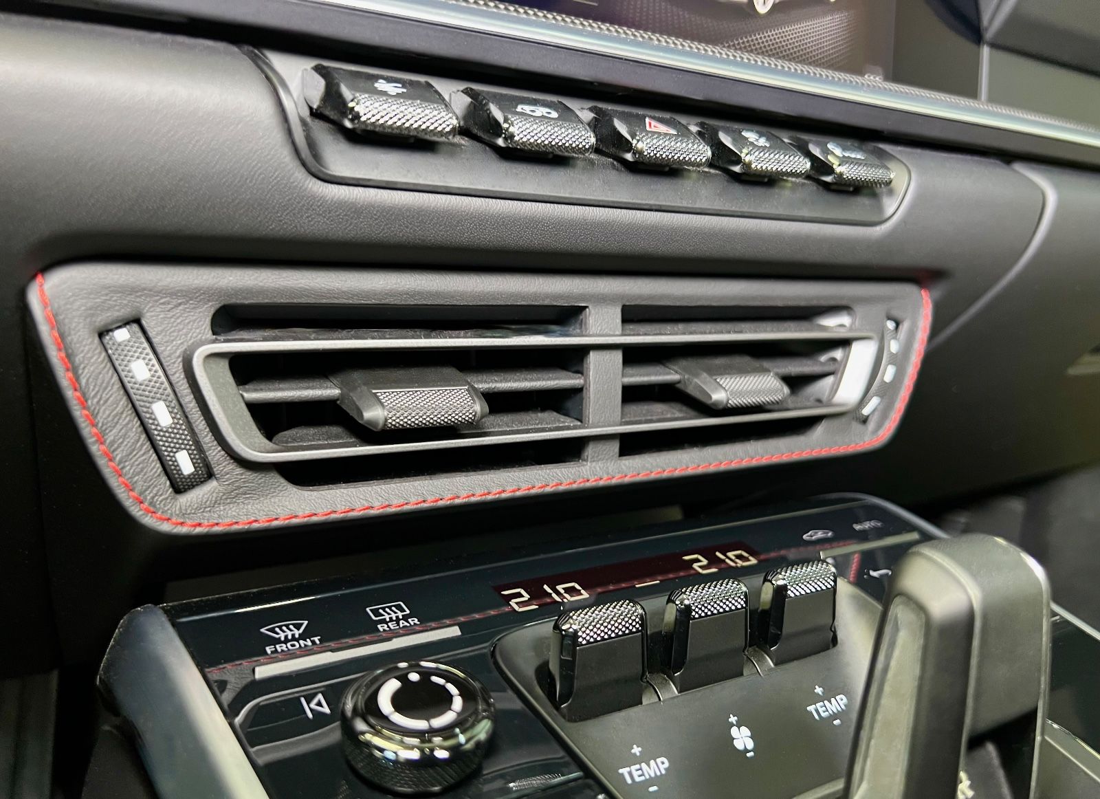 Porsche 992 Carrera S - Samsaru's Car Outlet