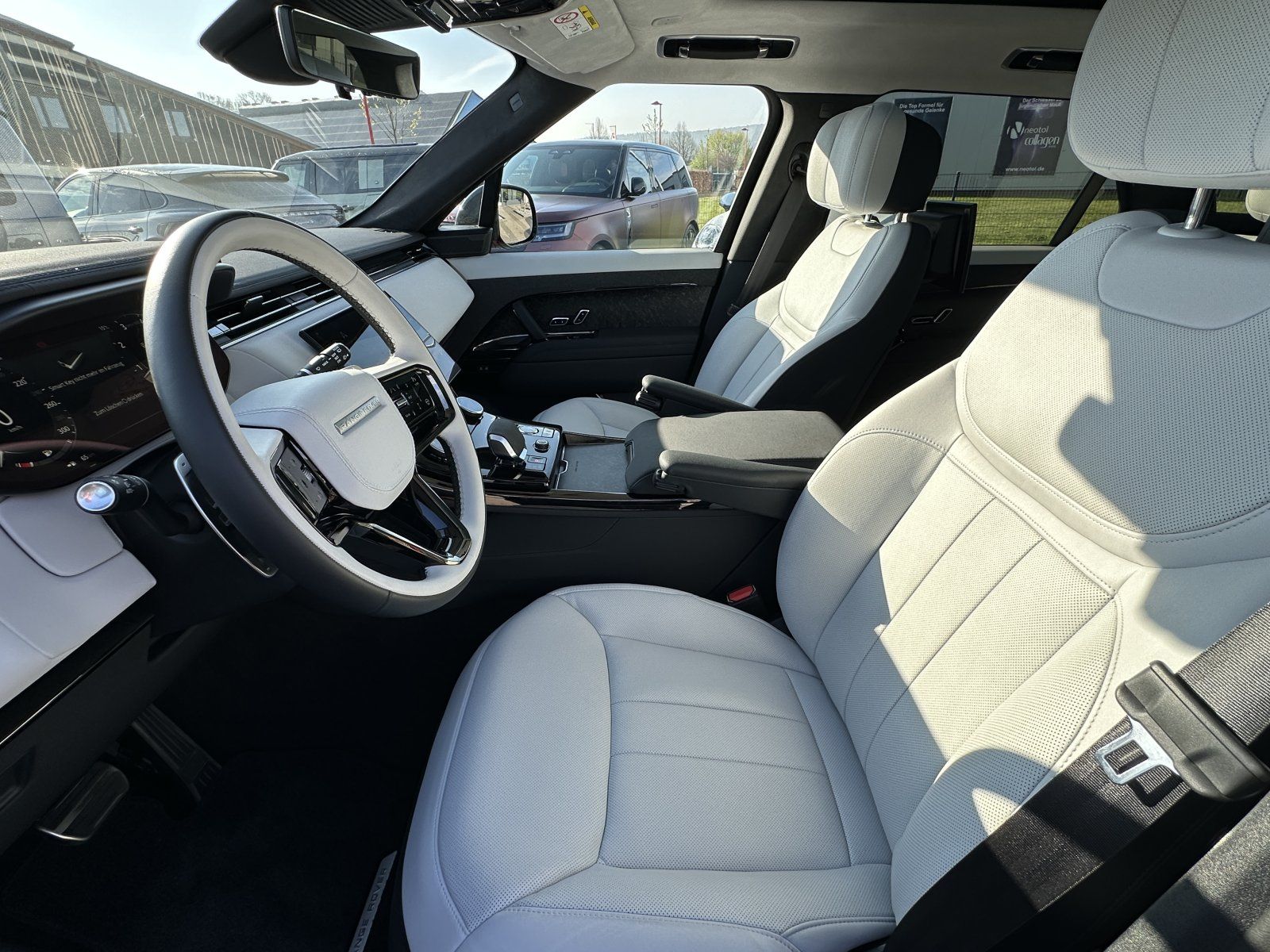 Range Rover Sport P530 4.4 V8 First Edition - Samsaru's Car Outlet