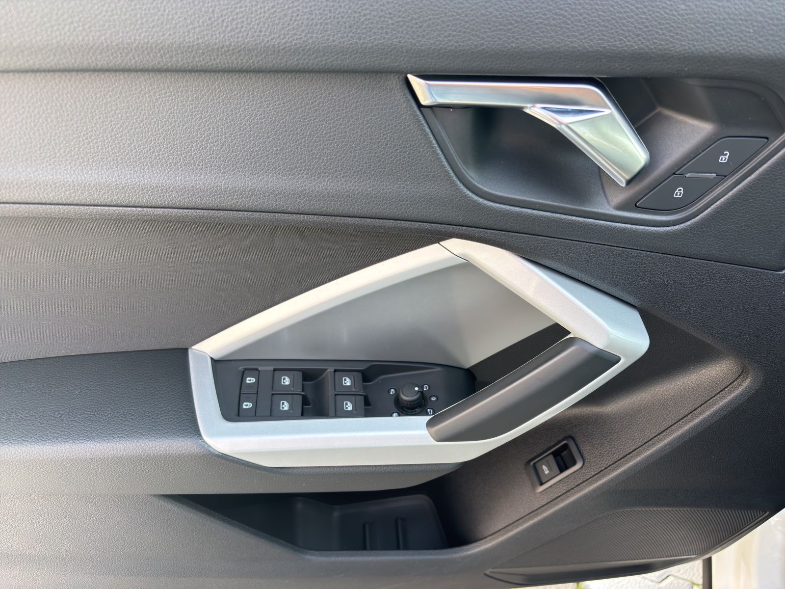 Audi Q3 40 TFSI quattro S tronic - Samsaru's Car Outlet