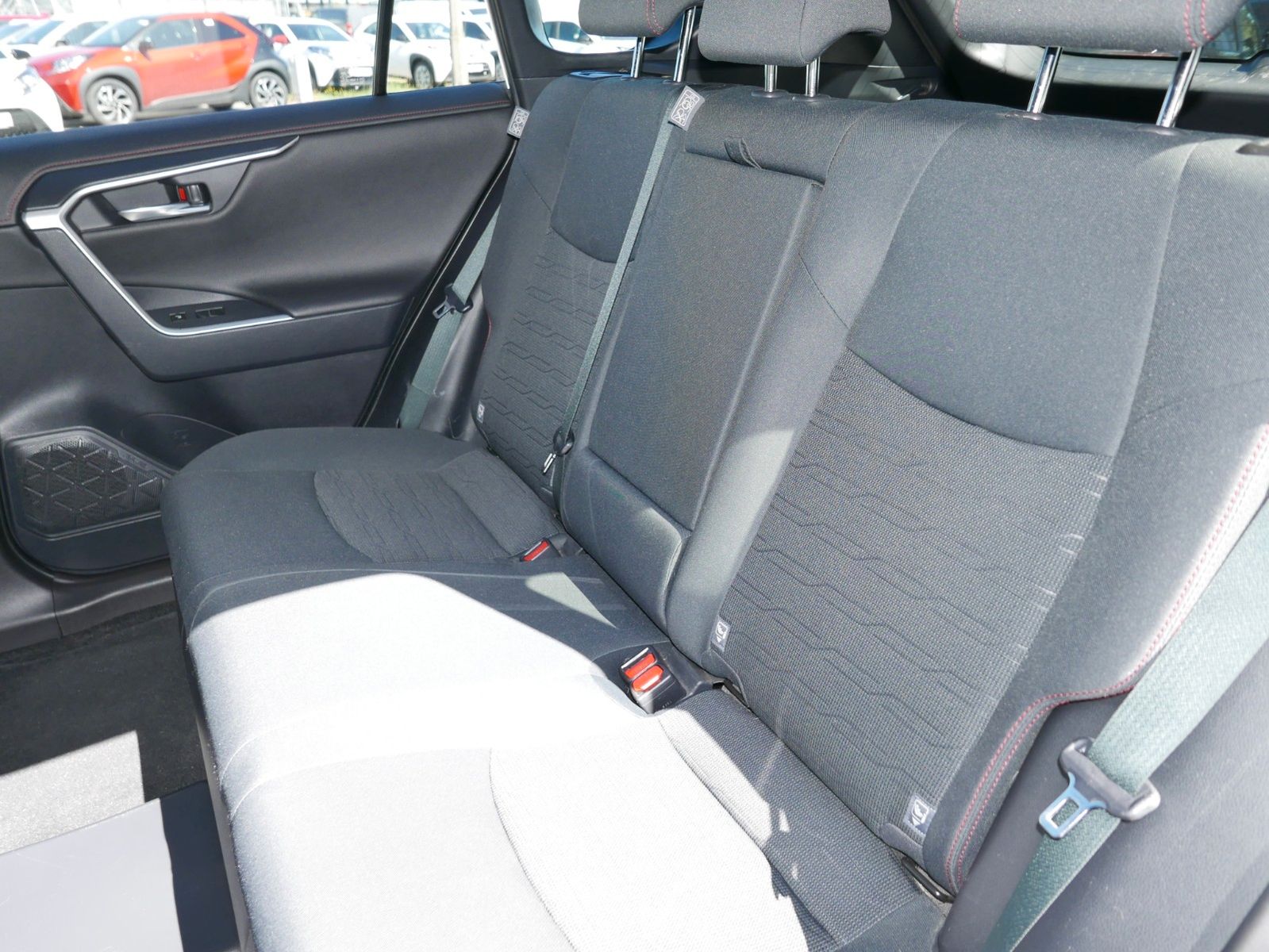 Toyota RAV 4 Plug-in Hybrid 4x4 - Samsaru's Car Outlet