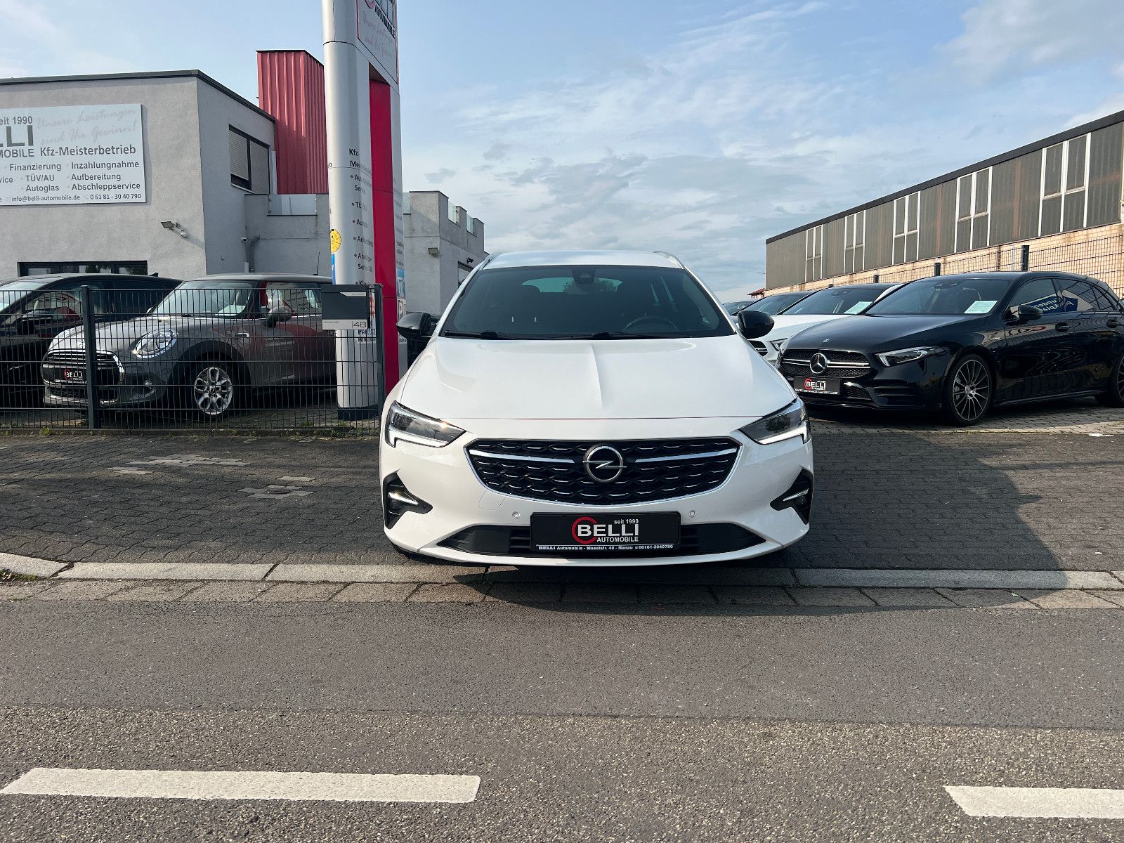 Opel Insignia B Sports Tourer Business - Samsaru's Car Outlet