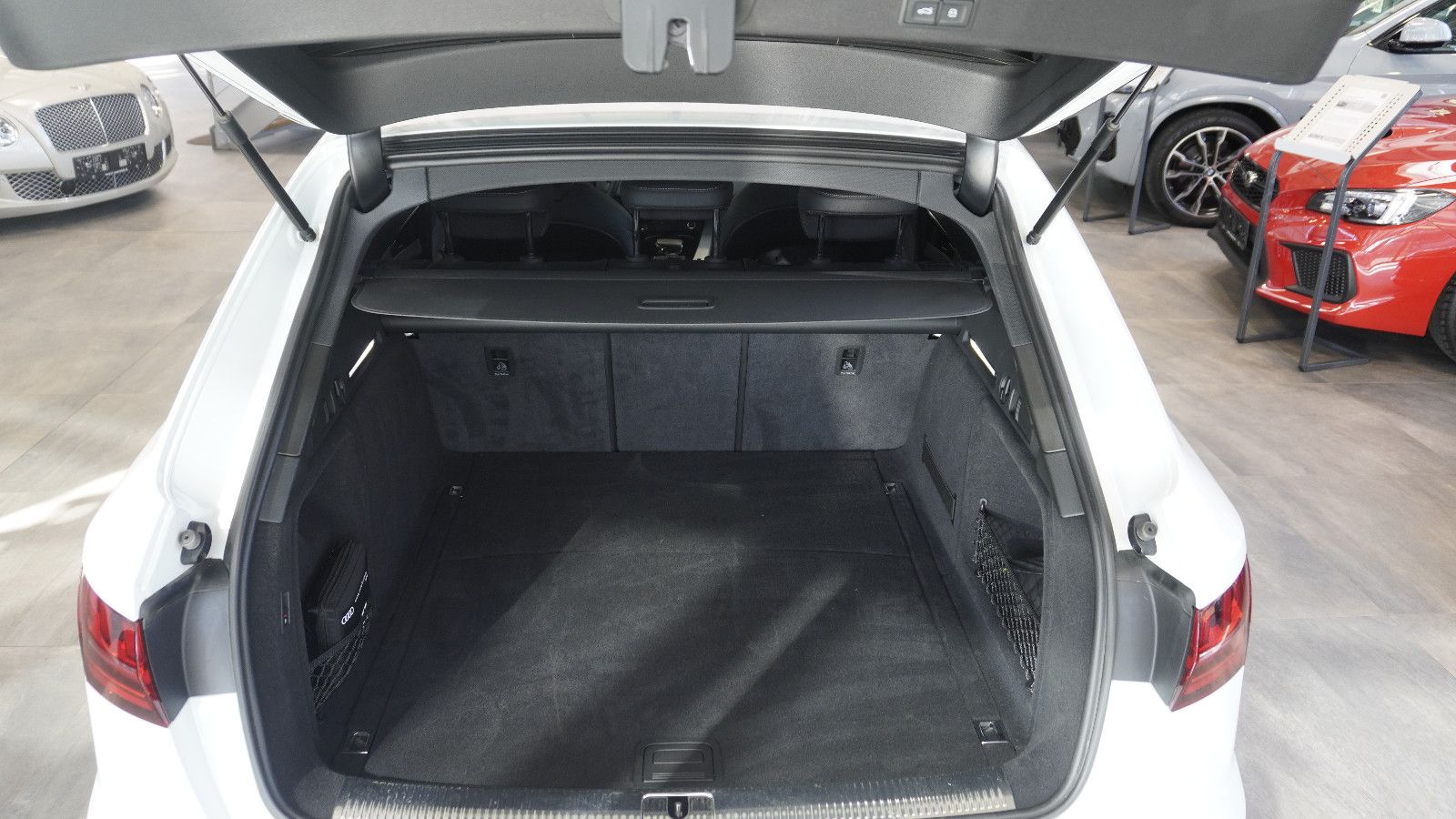 Audi A4 Avant 40 TFSI quatt S line - Samsaru's Car Outlet