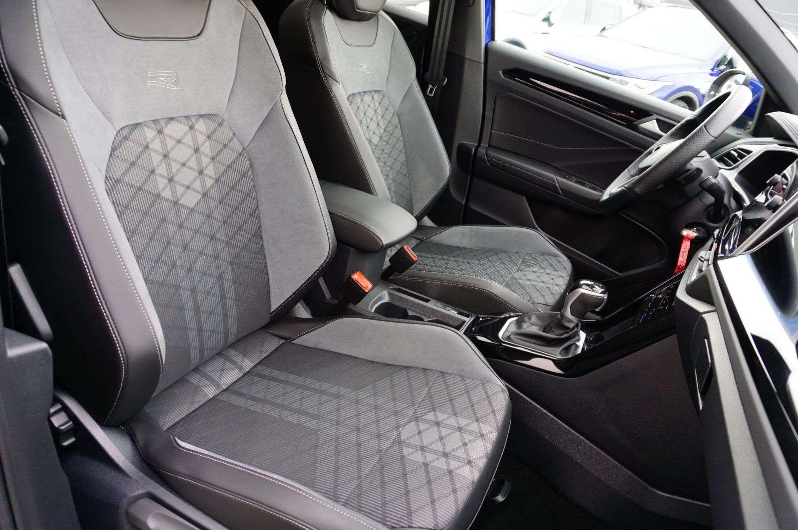 Volkswagen T-Roc R-Line - Samsaru's Car Outlet