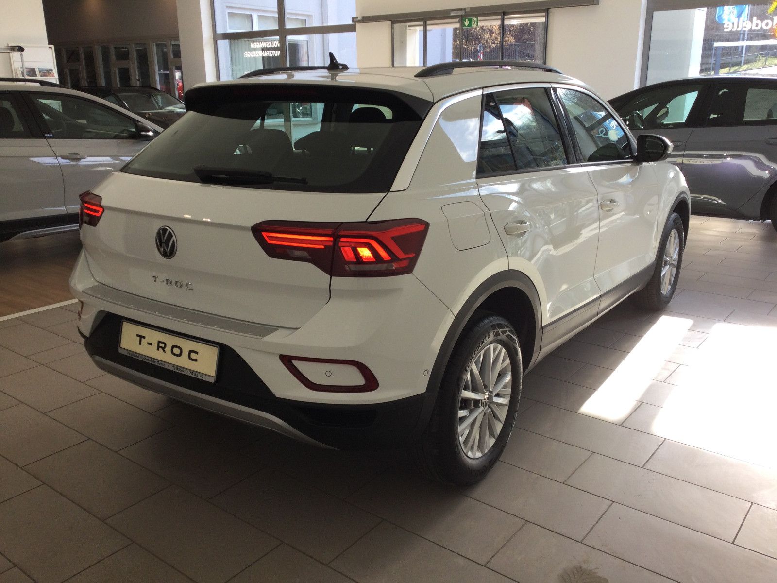 Volkswagen T-Roc Life - Samsaru's Car Outlet