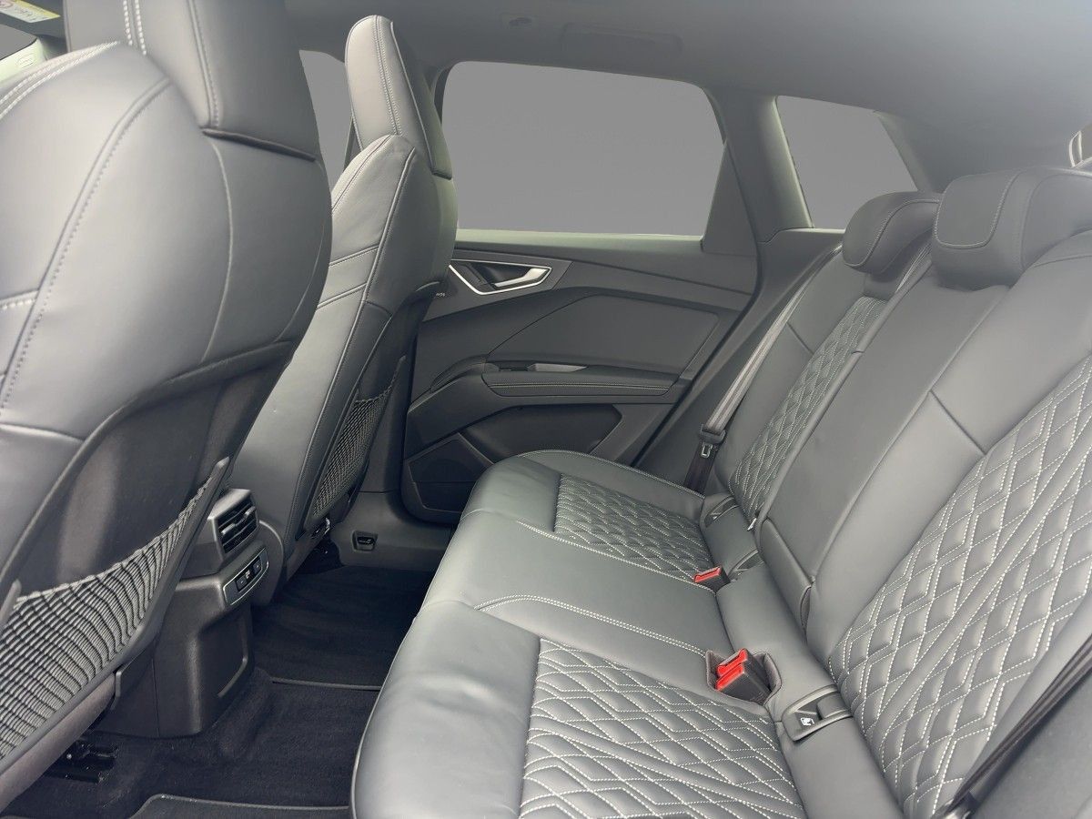 Audi Q4 50 e-tron S line quattro AHK Navi Panorama