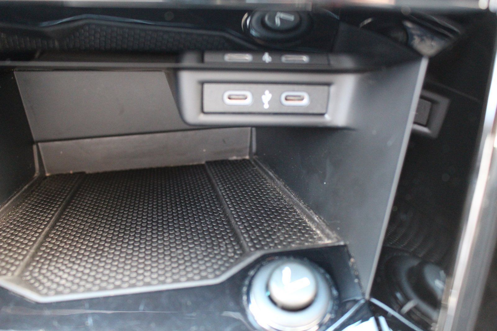 Volkswagen T-Roc 1.5 TSI DSG R-Line - Samsaru's Car Outlet