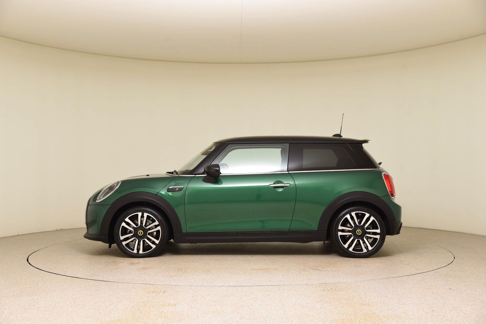 MINI Mini Cooper SE Classic - Samsaru's Car Outlet