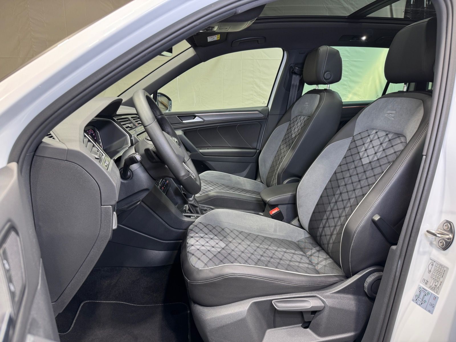 Volkswagen Tiguan R-Line 2.0 TDI DSG 4M - Samsaru's Car Outlet