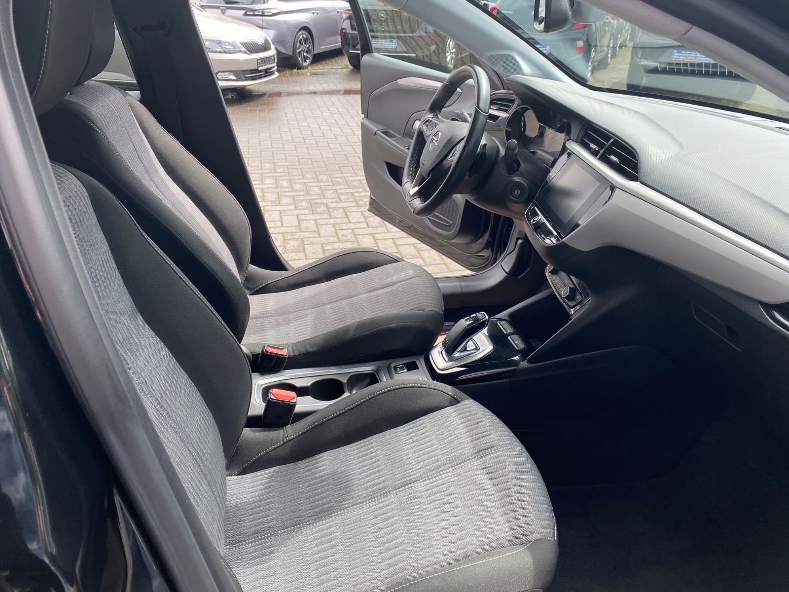 Opel Corsa F 1.2 AUTOMATIK Edition - Samsaru's Car Outlet