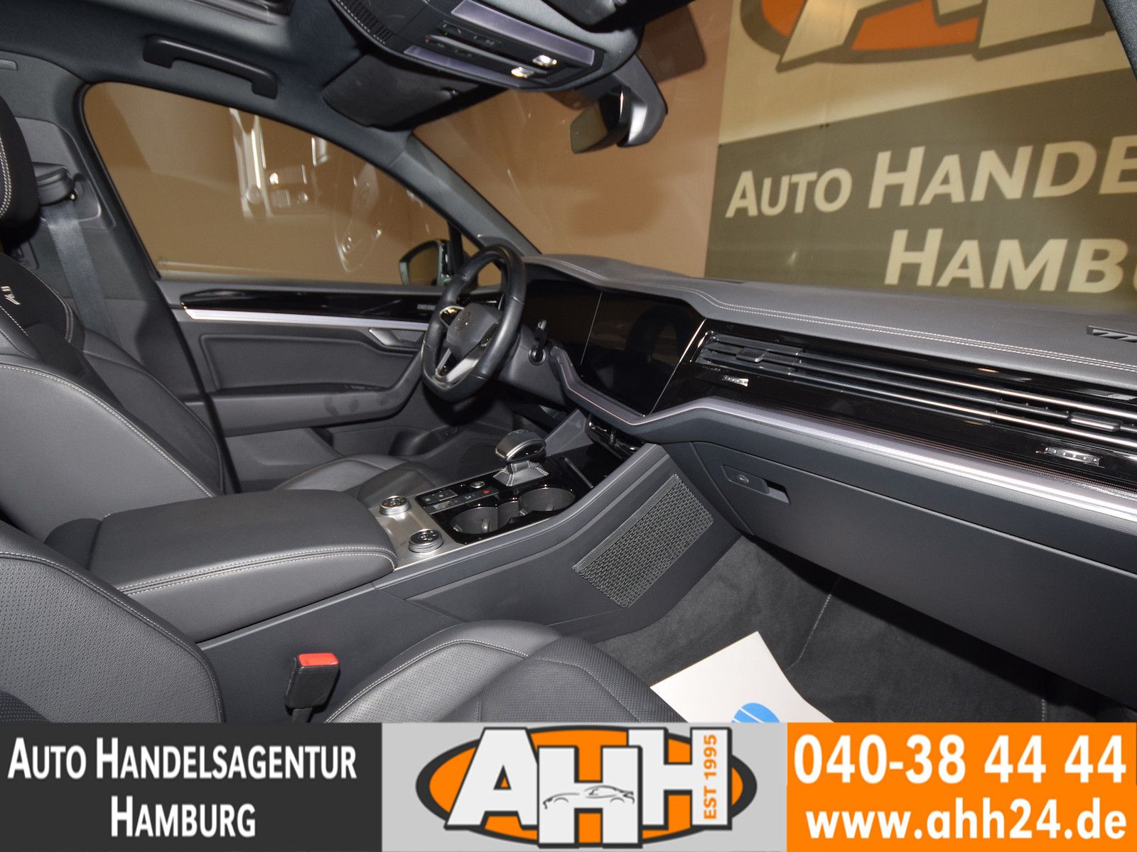 Volkswagen Touareg 3.0 TSI 4M R-LINE - Samsaru's Car Outlet