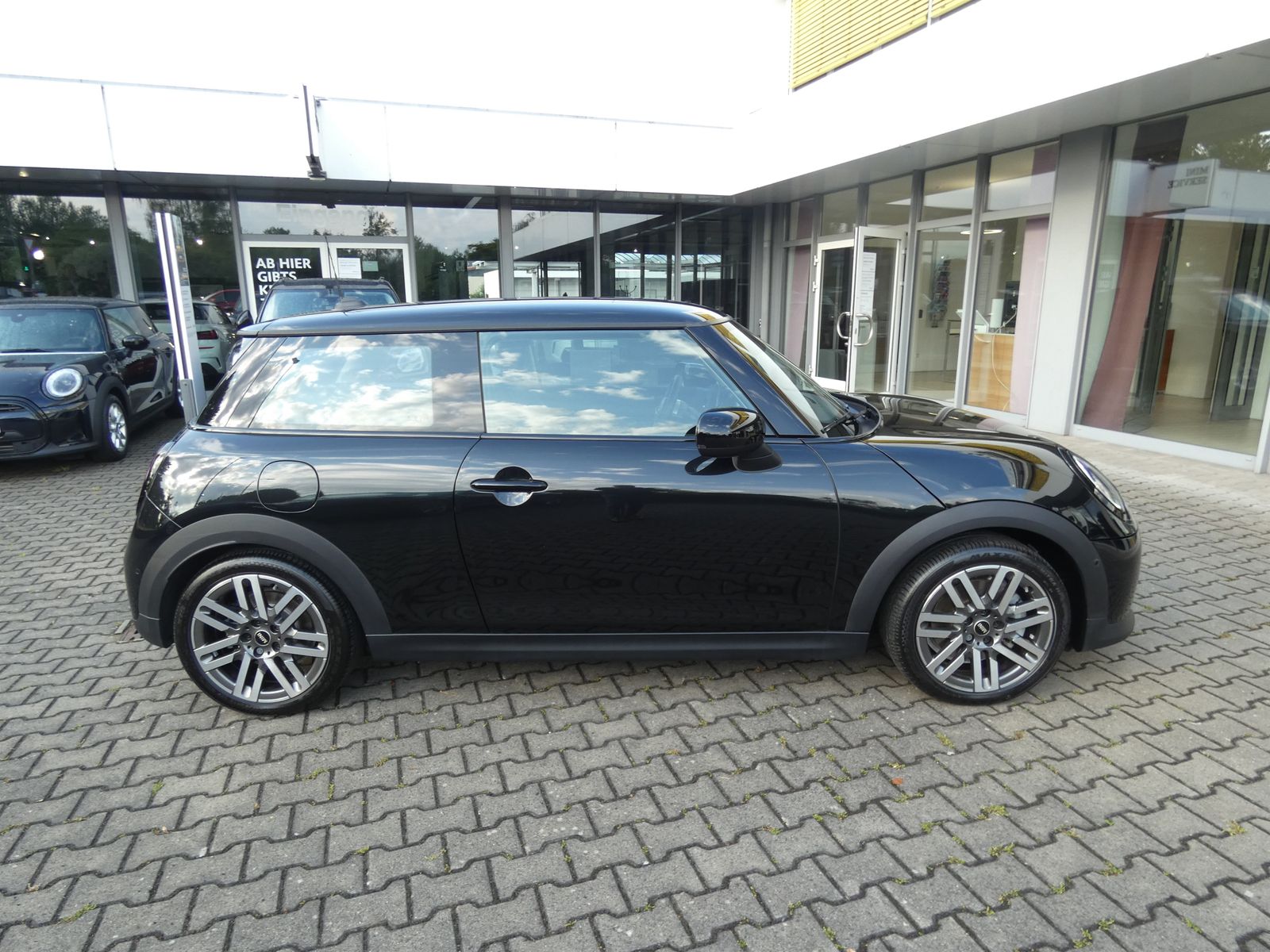 MINI Cooper C - Samsaru's Car Outlet