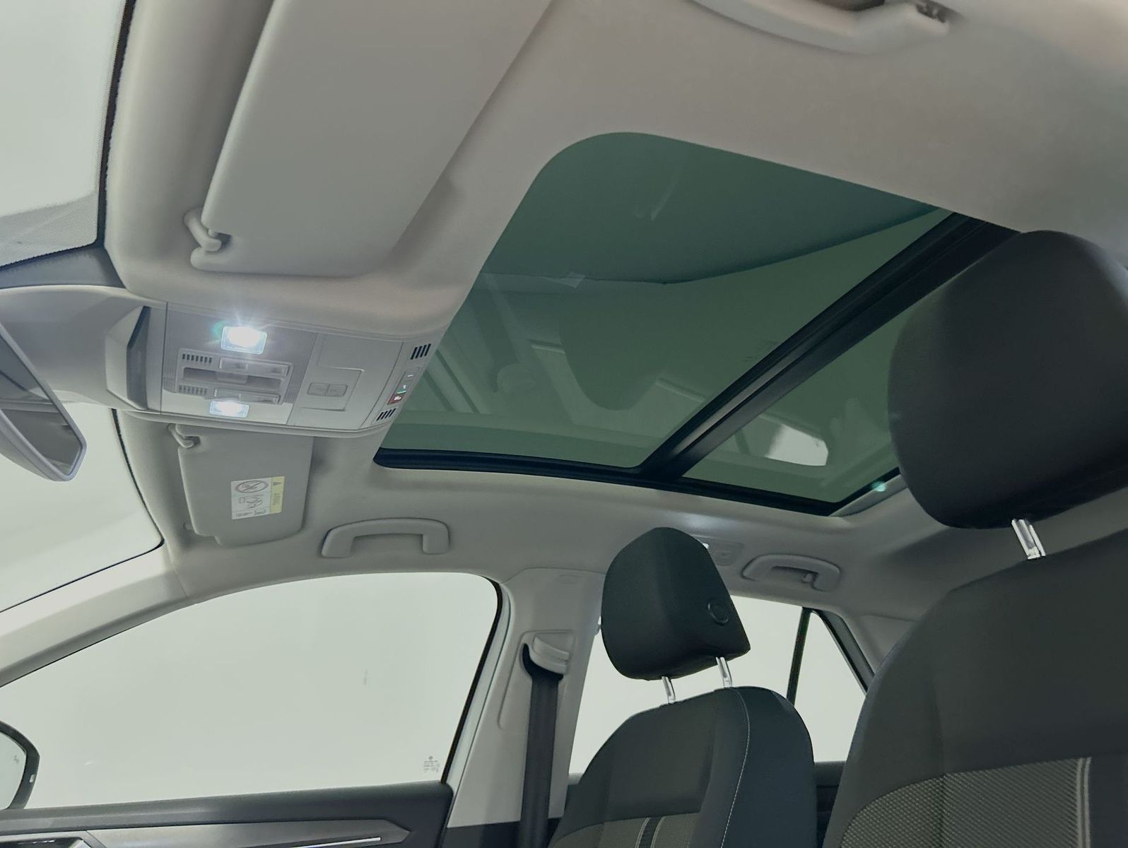 Volkswagen T-Roc Style 1.5TSI DSG - Samsaru's Car Outlet