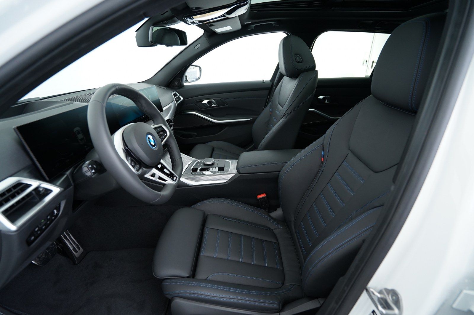 BMW 330e xDrive Touring (M-Sport Navi LED AHK H/K)
