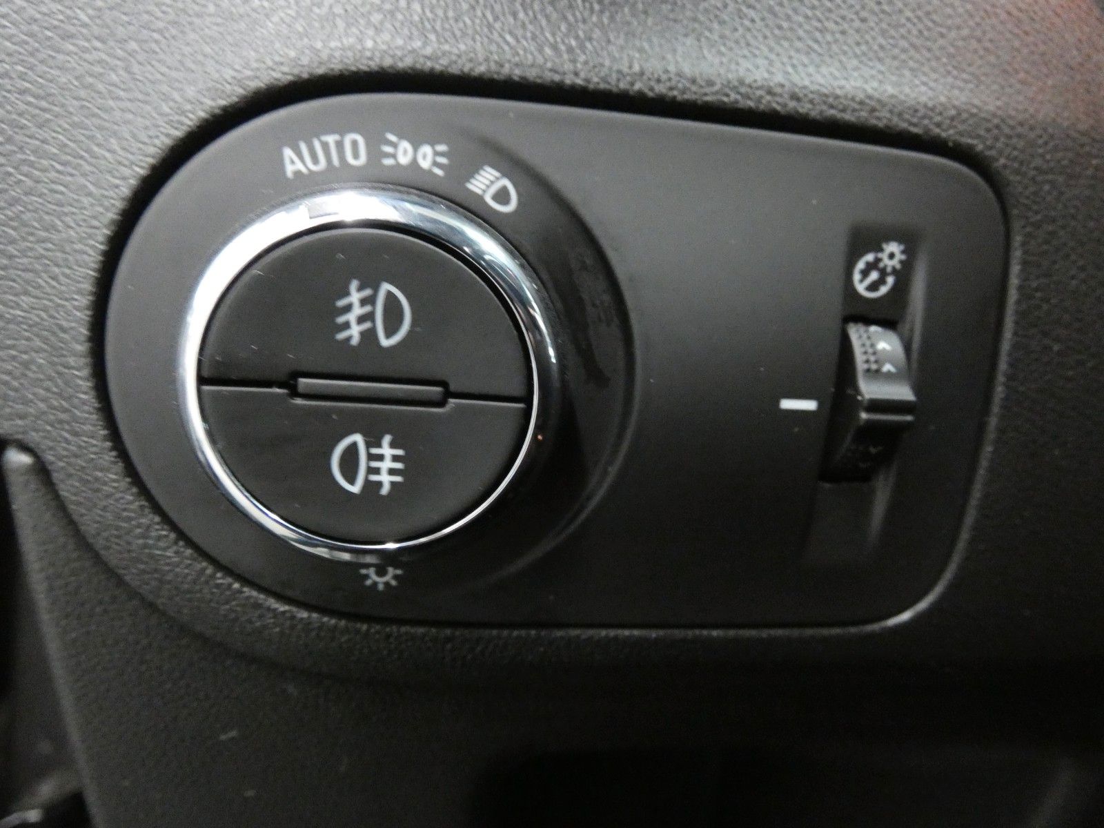 Opel Crossland - Samsaru's Car Outlet