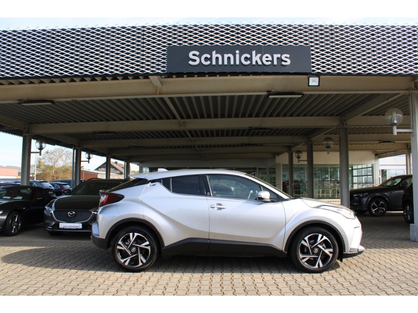 Toyota C-HR Hybrid - Samsaru's Car Outlet