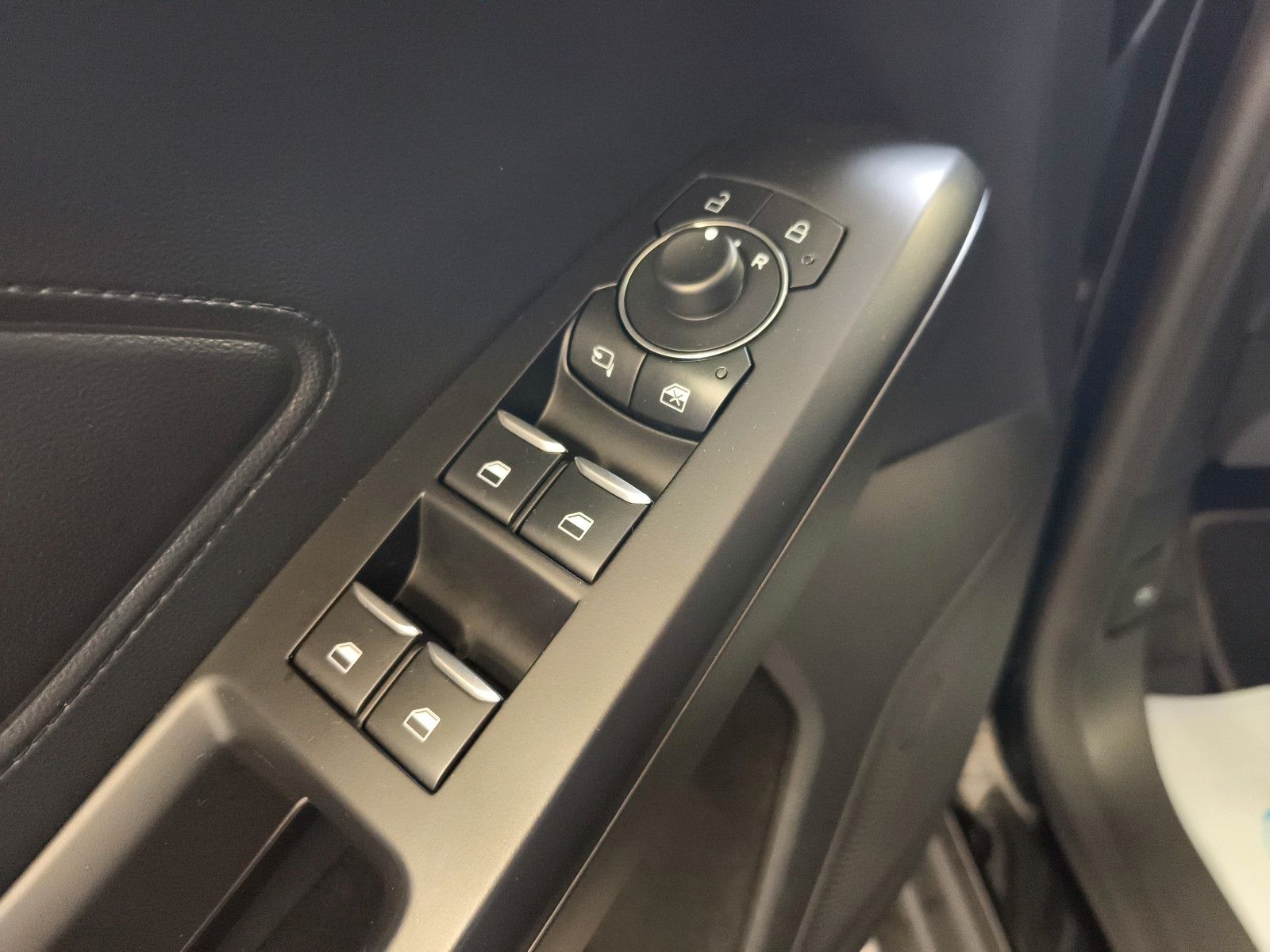 Ford Focus Turnier Active X NAVI LED ACC RFK