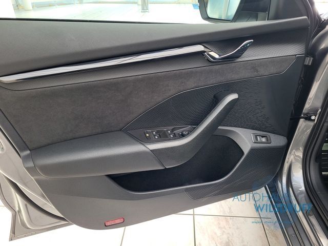 Skoda Octavia Combi RS 2.0 TSi - Samsaru's Car Outlet