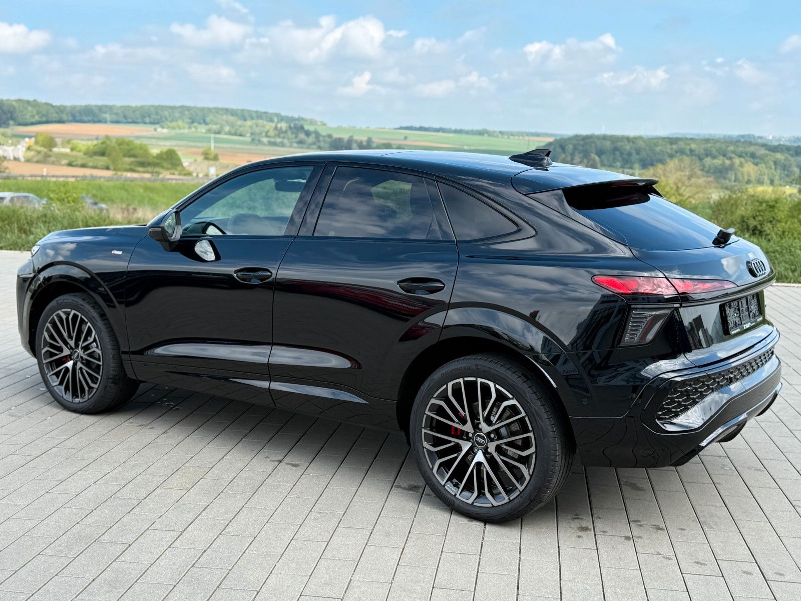 Audi Q3 Sportback S-LINE quattro+AHK+PANO+SONOS