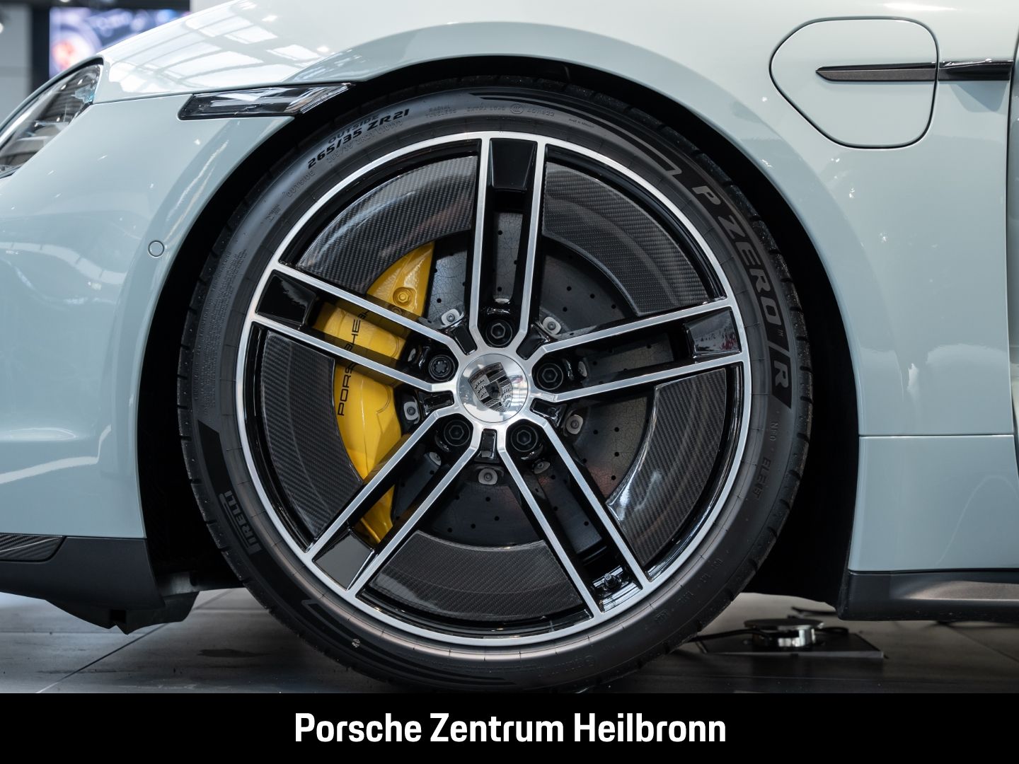 Porsche Taycan Turbo S Burmester Surround-View Head-Up