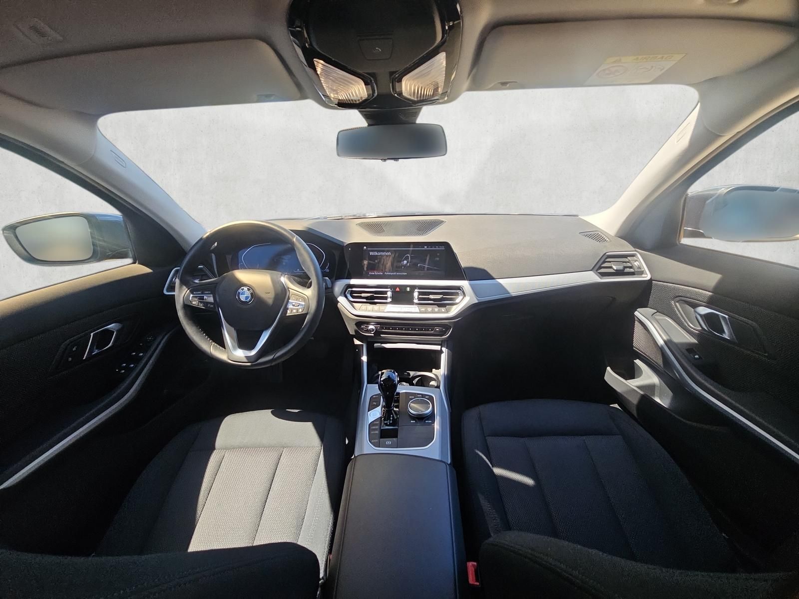 BMW 320d xDrive Touring Advantage - Samsaru's Car Outlet