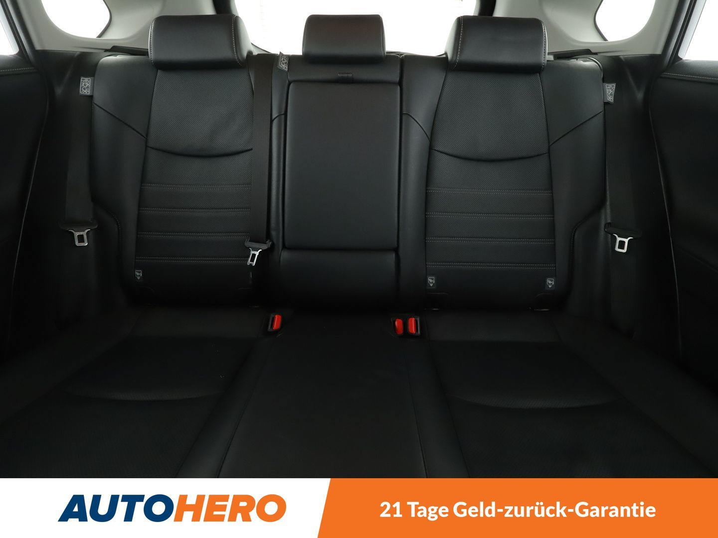 Toyota RAV 4 2.5 Hybrid 4x4 Lounge - Samsaru's Car Outlet