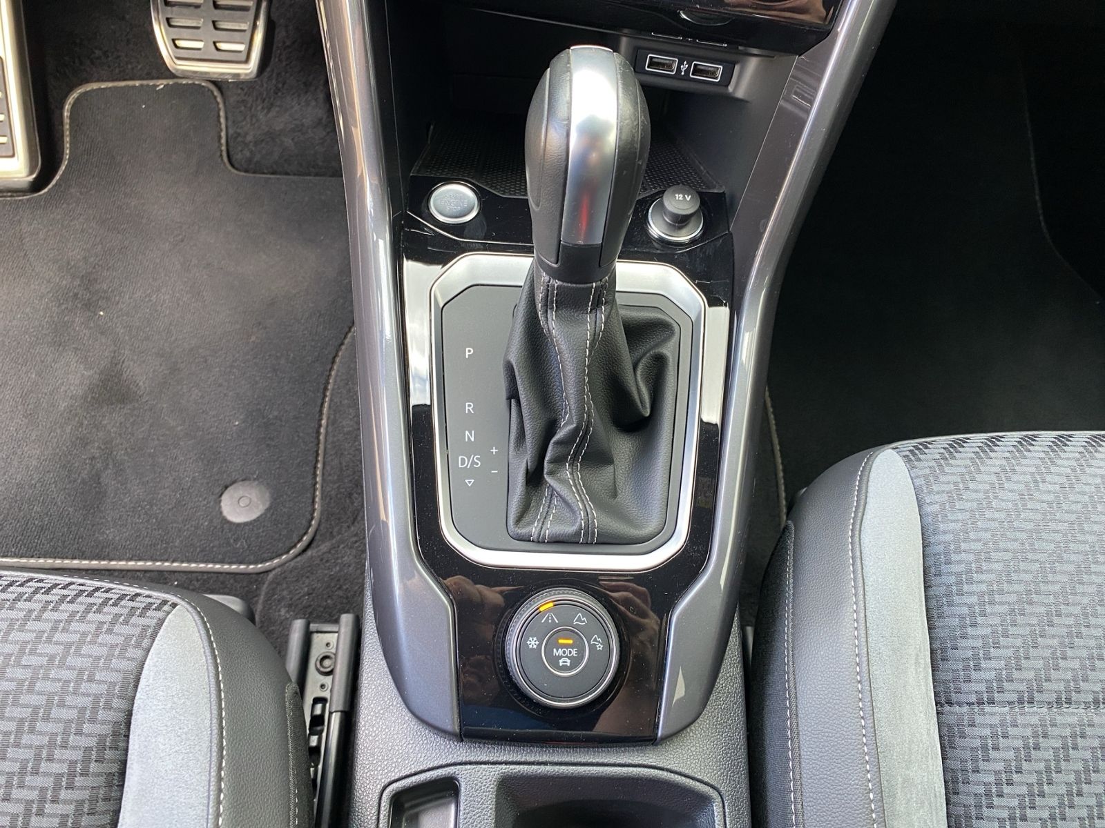 Volkswagen T-Roc 2.0 TSI 4Motion R-Line - Samsaru's Car Outlet