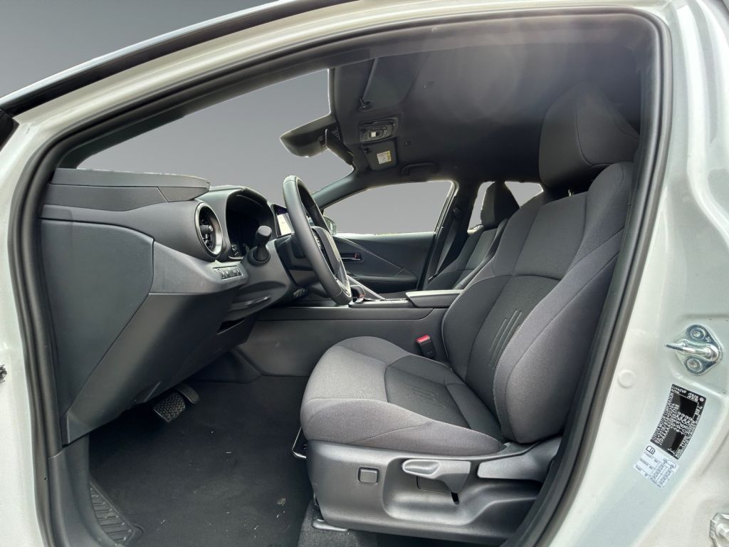 Toyota C-HR 1.8 Hybrid Black&White
