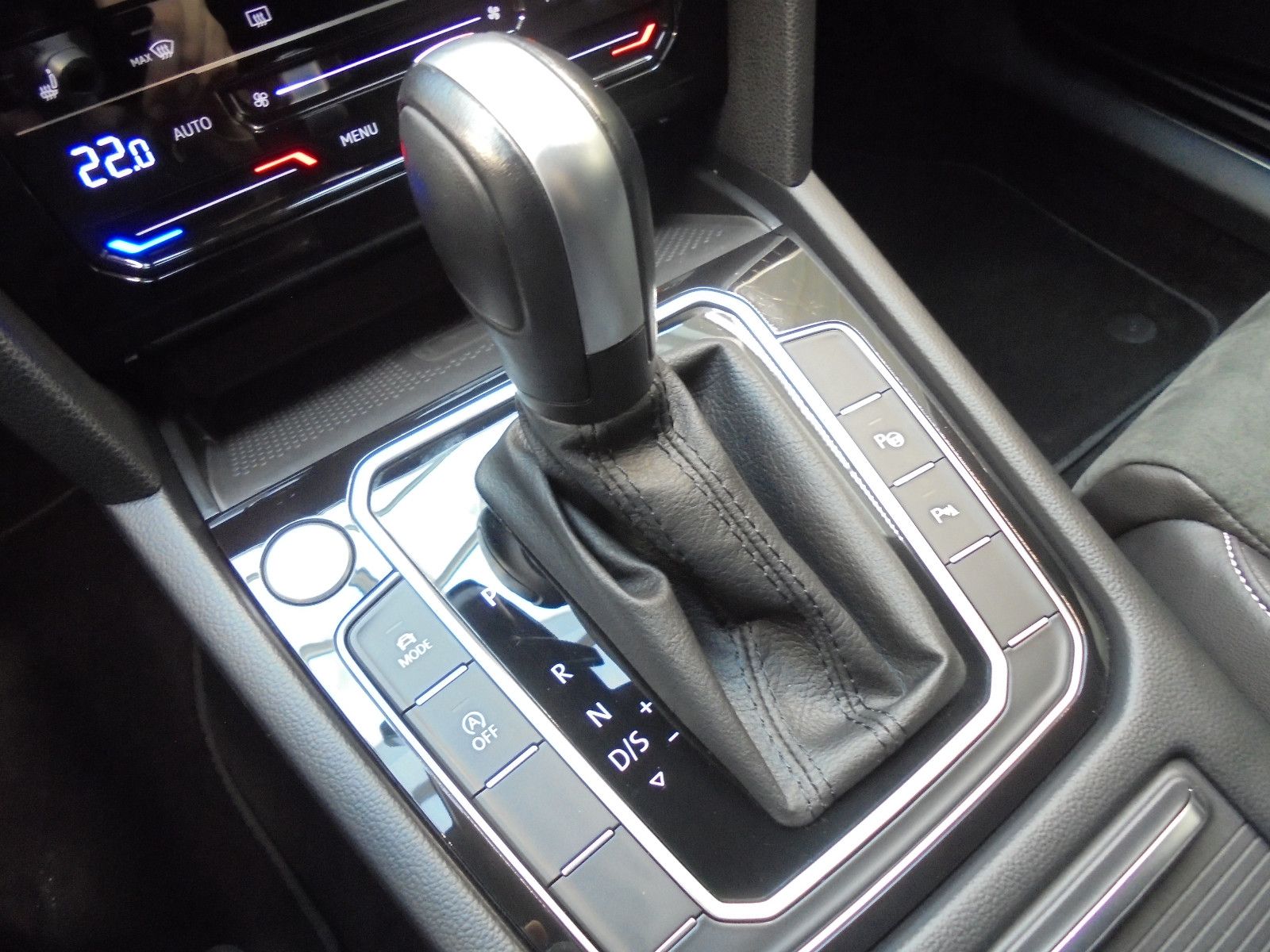 Volkswagen Passat Var Elegance/DSG/RLineEx/Pano/NaviPro/AHK