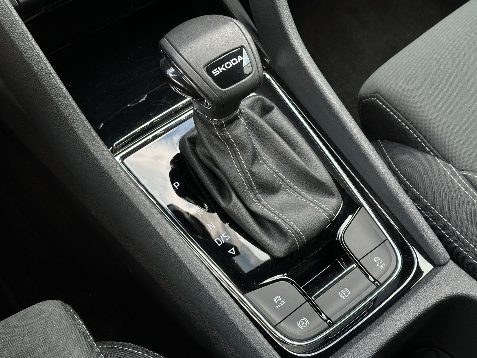 Skoda 150PS DSG Sportline NAVI ACC KAMERA eHK LM19"AHK