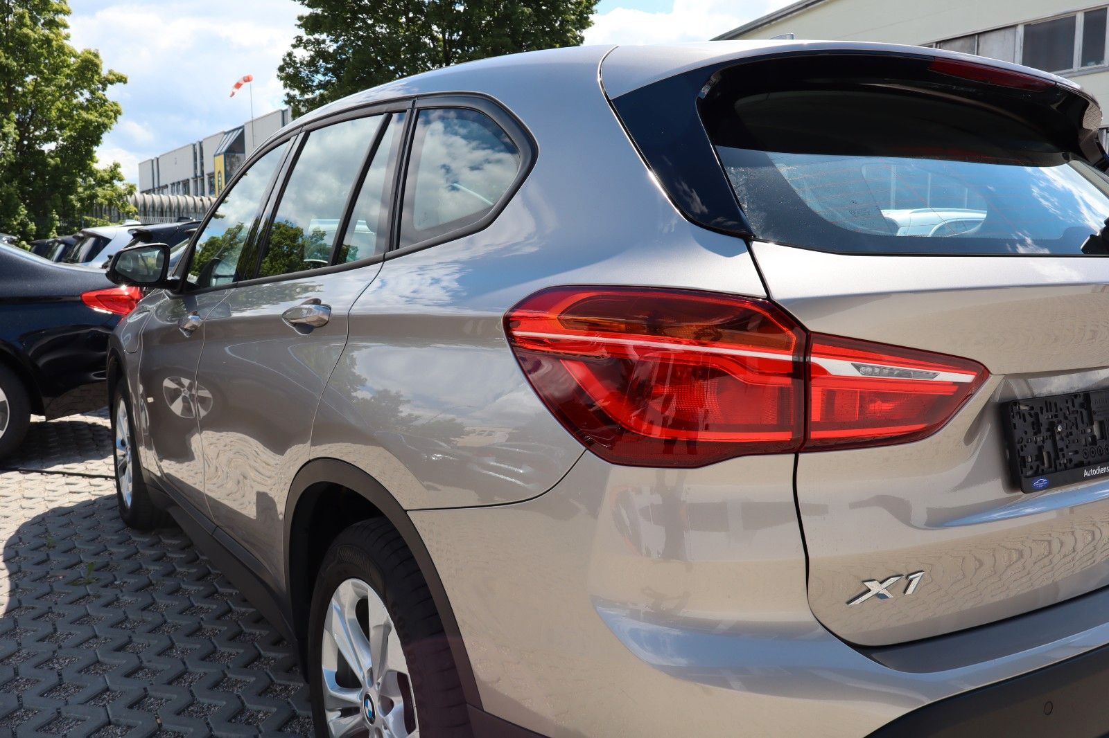 BMW X1 xDrive 25 e Advantage - Samsaru's Car Outlet