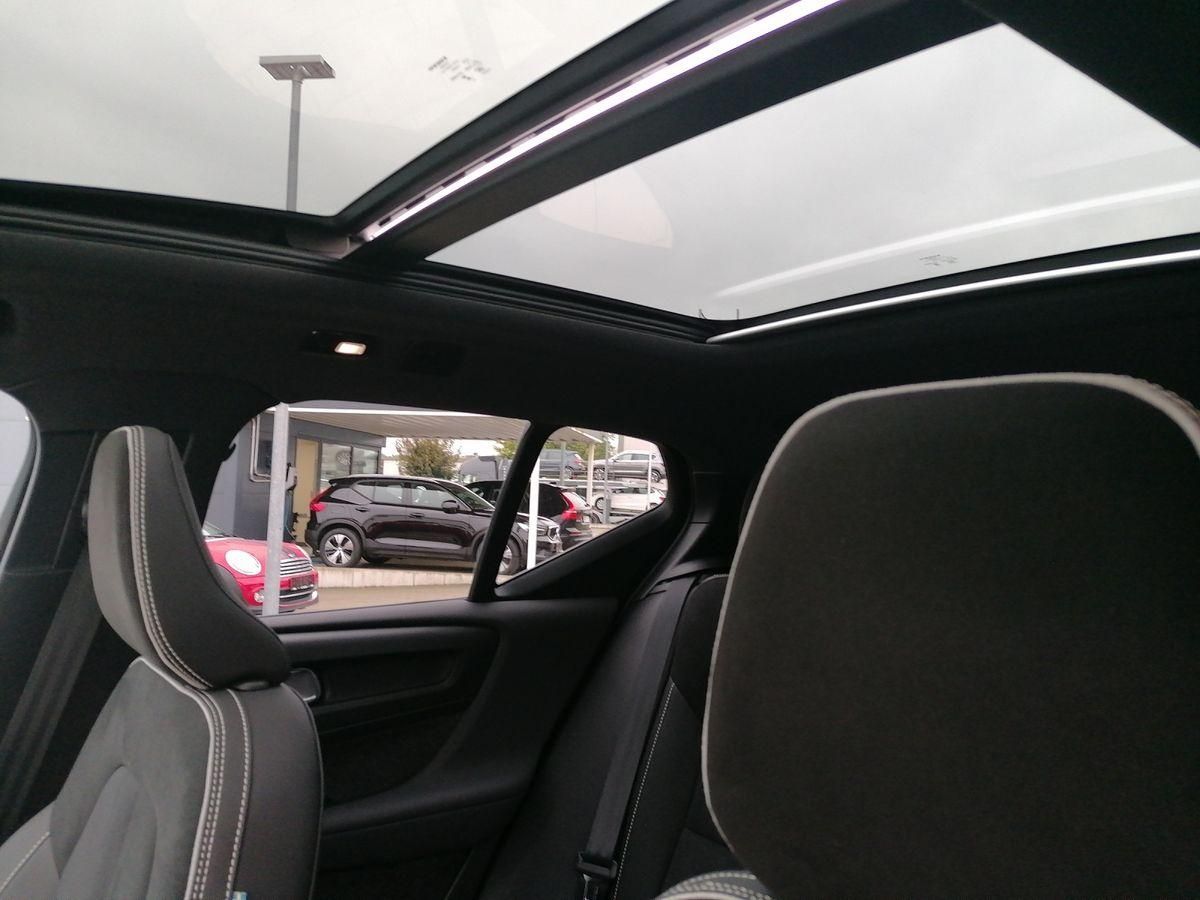 Volvo XC 40 B4 2WD Ultra Dark Aut. Pano Allwetter AHK