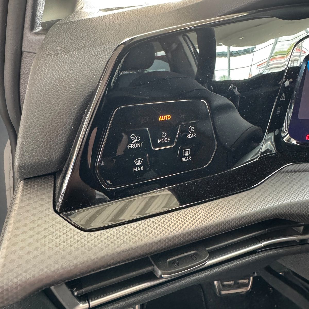 Volkswagen Golf VIII Lim. Life 1.5 eTSI - Samsaru's Car Outlet