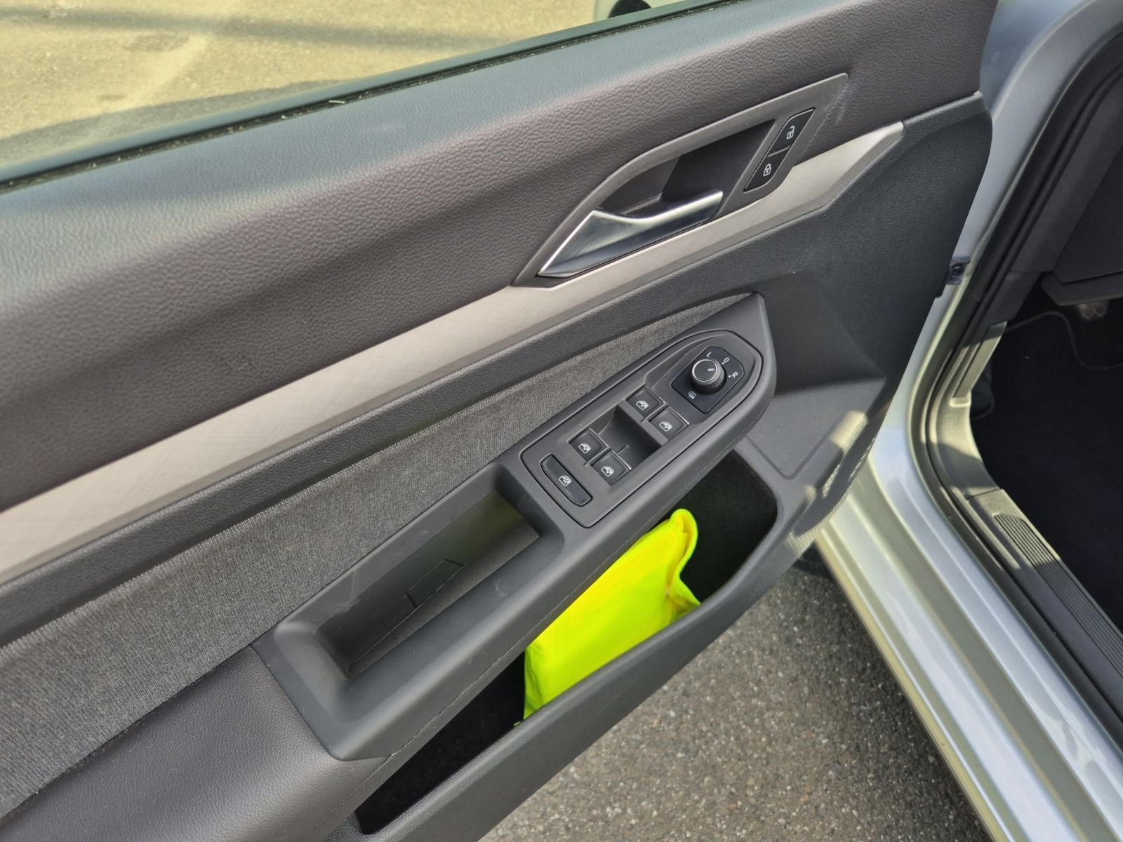 Volkswagen Golf Life 1.5 TSI - Samsaru's Car Outlet