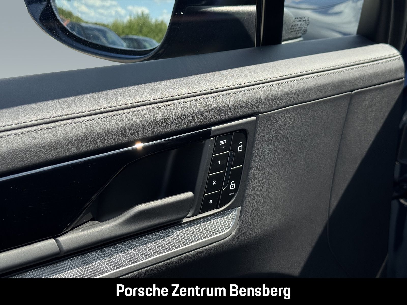 Porsche Cayenne E-Hybrid AHK Pano HUD Matrix SurroundVie
