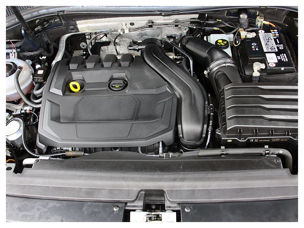 Volkswagen Tiguan R-Line - Samsaru's Car Outlet