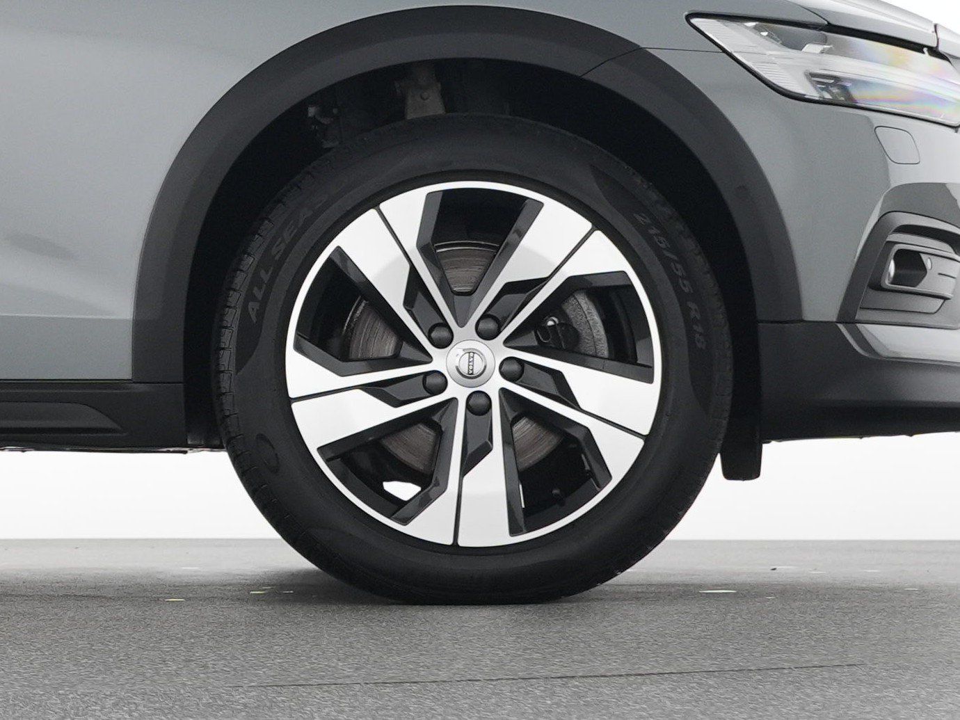 Volvo V60 CC B4 AWD Plus SONDERFINANZIERUNG 1,99%*