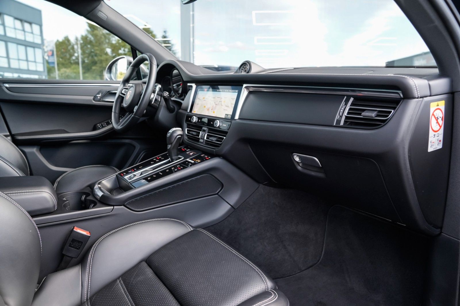Porsche Macan T - Samsaru's Car Outlet